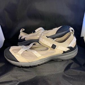 Land’s End Comfort Mary Janes Velcro Sz 6.5